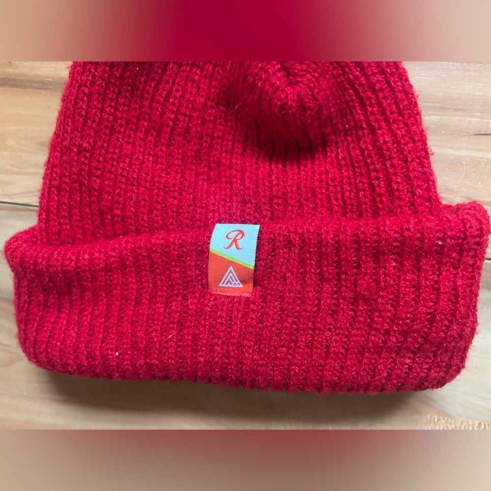 Red Knit Rainer Beer Logo Beanie Cap Hat - Picture 4 of 4